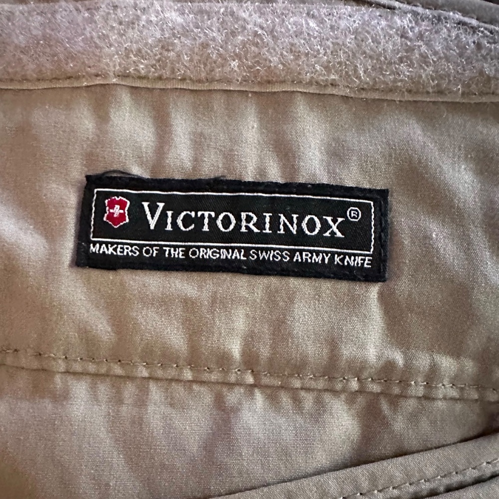 VICTORINOX Deluxe Multi-Pocket Concealed Neck Pouch 5.5”x 8” Khaki - Picture 8 of 9